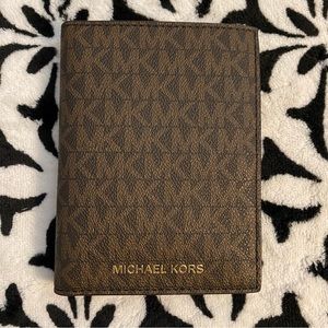 🌈 Michael Kors Passport Wallet